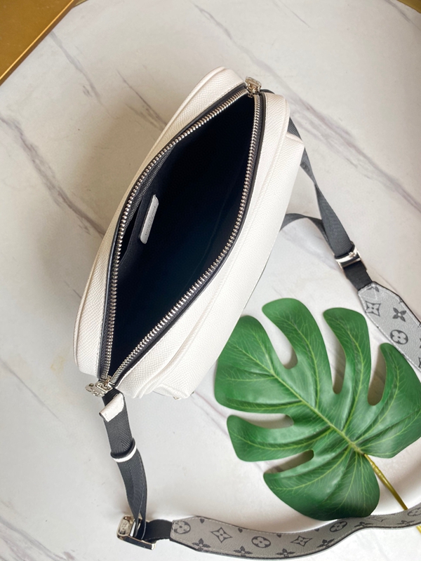 ルイヴィトンバッグ着用イメージ